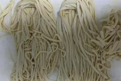 最情有獨(dú)鐘的還是姥姥做的手搟面